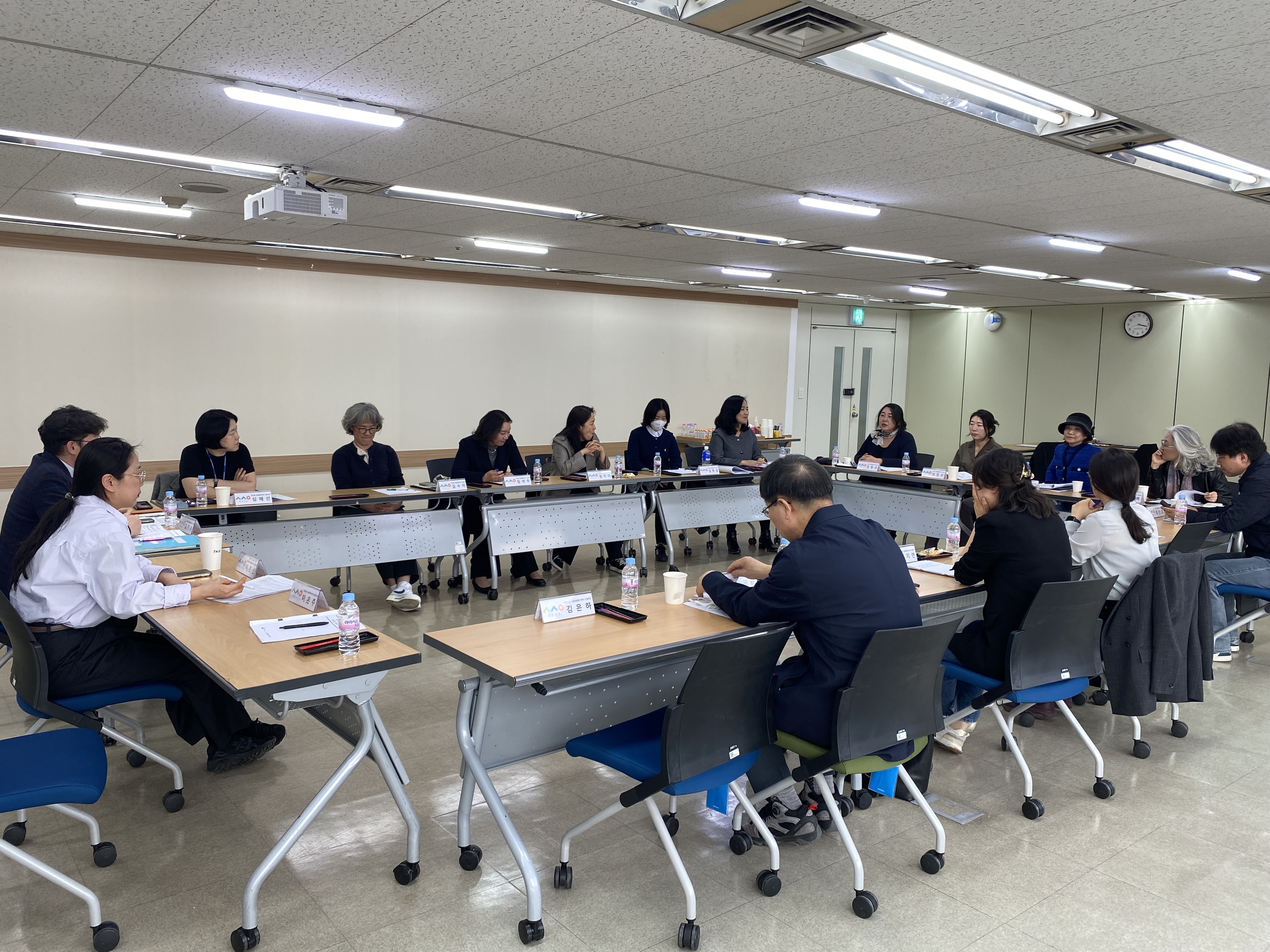 간담회